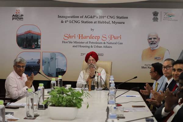 घरेलू उपभोक्ताओं पर अंतरराष्ट्रीय ईंधन कीमतों का प्रभाव कम करने के लिए सरकार ने कई उपाय किए हैं: हरदीप सिंह पुरी