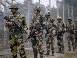 बीएसएफ ने 5 बांग्लादेशी घुसपैठियों को बांग्लादेशी नोट और मोबाइल फोन समेत गिरफ्तार किया