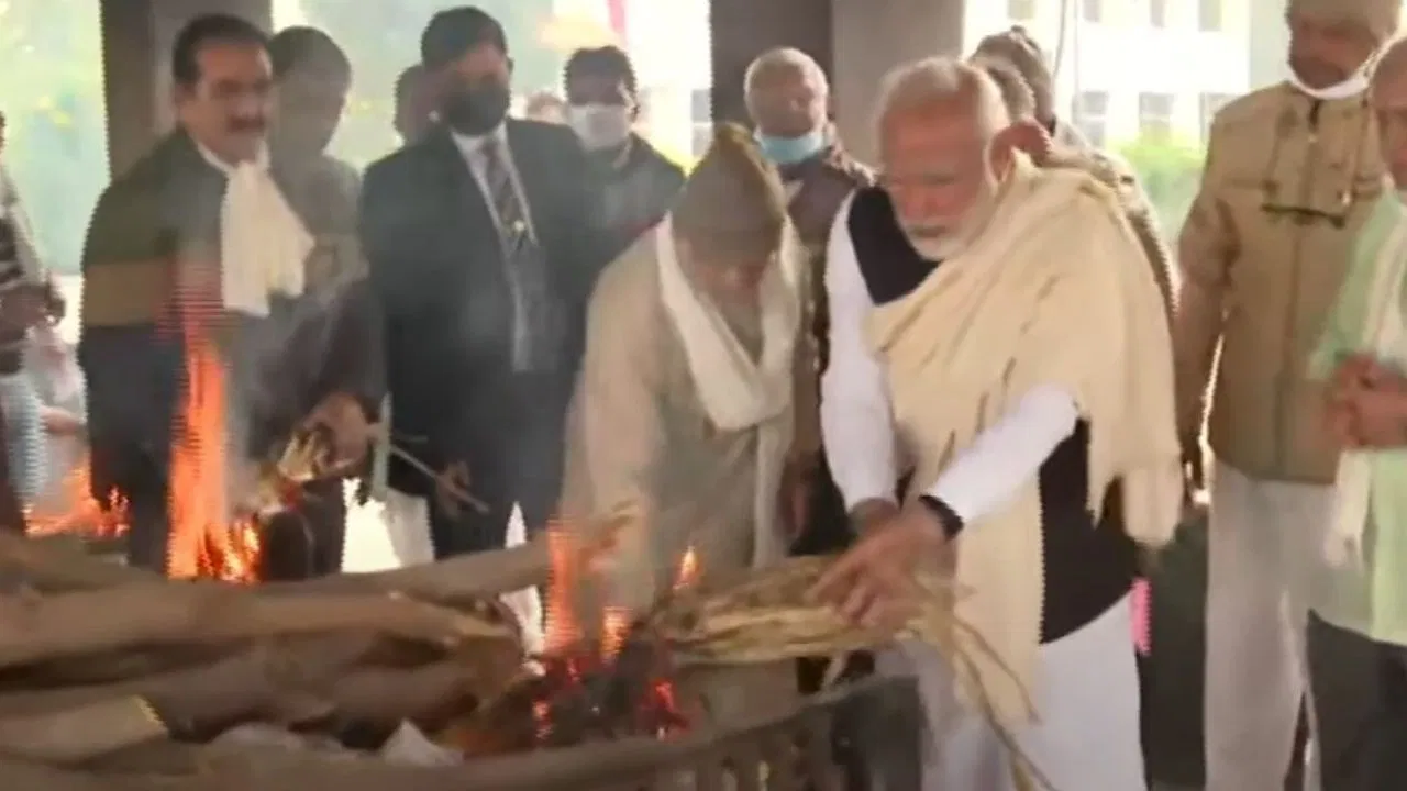 पीएम मोदी के मां की अंतिंम संस्कार