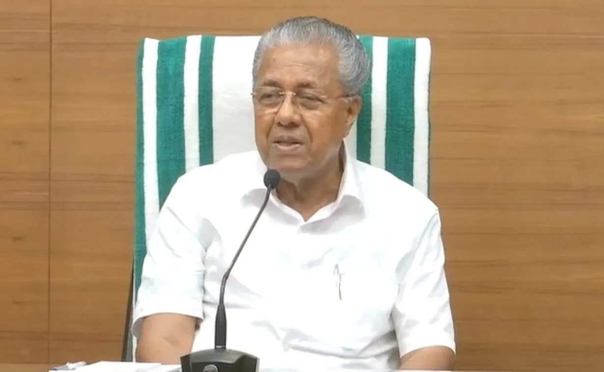 केरल के मुख्यमंत्री पिनाराई विजयन का आरोप है कि आरएसएस अल्पसंख्यकों को “दुश्मनों” की तरह व्यवहार करता है, भाजपा ने पलटवार किया