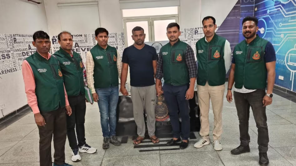 बीएसएफ के जवानों के पेंशन खातों से 70 लाख रुपए चोरी , बीएसएफ का ही बर्खास्त सिपाही गिरफ्तार.