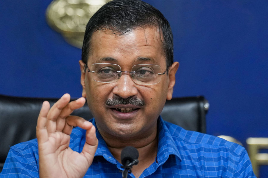 दिल्ली सरकार झुग्गी-बस्ती में लगाएगी पानी के 500 एटीएम, केजरीवाल का बड़ा ऐलान- हर व्यक्ति को मिलेगा 20 लीटर शुद्ध जल