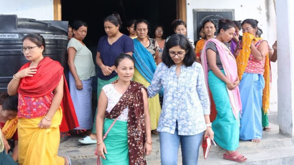 डीसीडब्ल्यू की अध्यक्ष स्वाति मालीवाल ने मणिपुर में यौन हिंसा पीड़ितों के परिवारों  से की मुलाकात