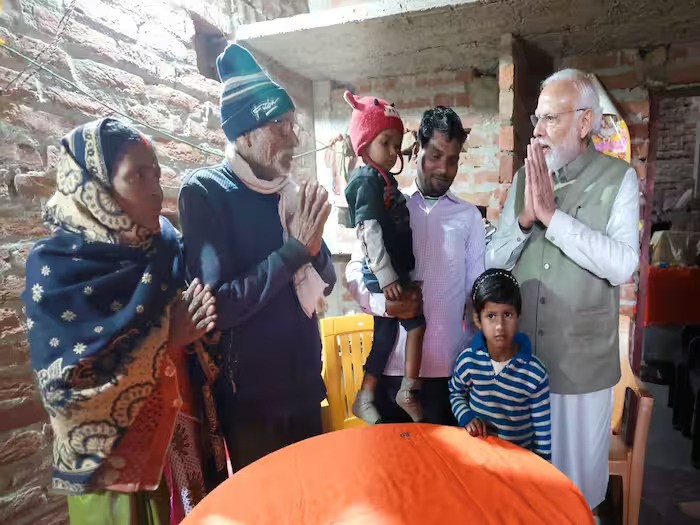PM Modi reached Dhaniram Manjhi's house during Ayodhya tour, urged countrymen to light lamps at home on 22 January