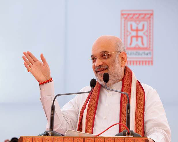 दिव्यकांत नाणावटी जी उन लोगों में से हैं जो समाज के लिए जीते है और दूसरों के लिए कुछ करते हैं- अमित शाह