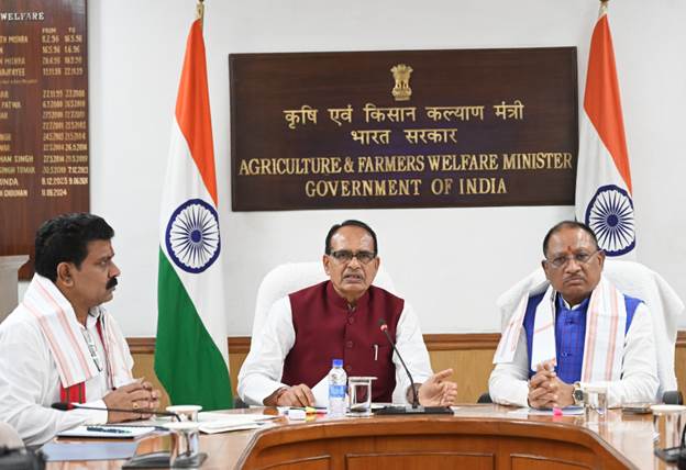 केंद्रीय मंत्री चौहान के साथ छत्तीसगढ़ के मुख्यमंत्री व उप मुख्यमंत्री ने की मुलाकात