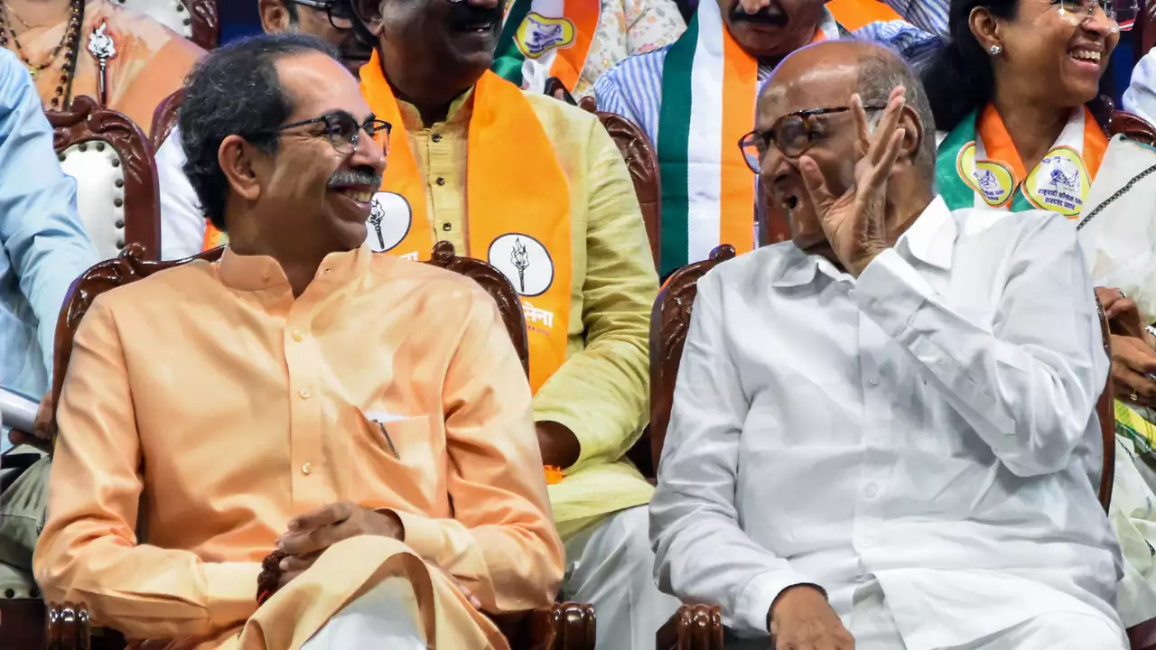 पलटी न मारें विधायक? MVA ने की होटल में तैयारी, शरद पवार-उद्धव ने ऑनलाइन मीटिंग कर दिया ‘सेफ्टी मंत्र’