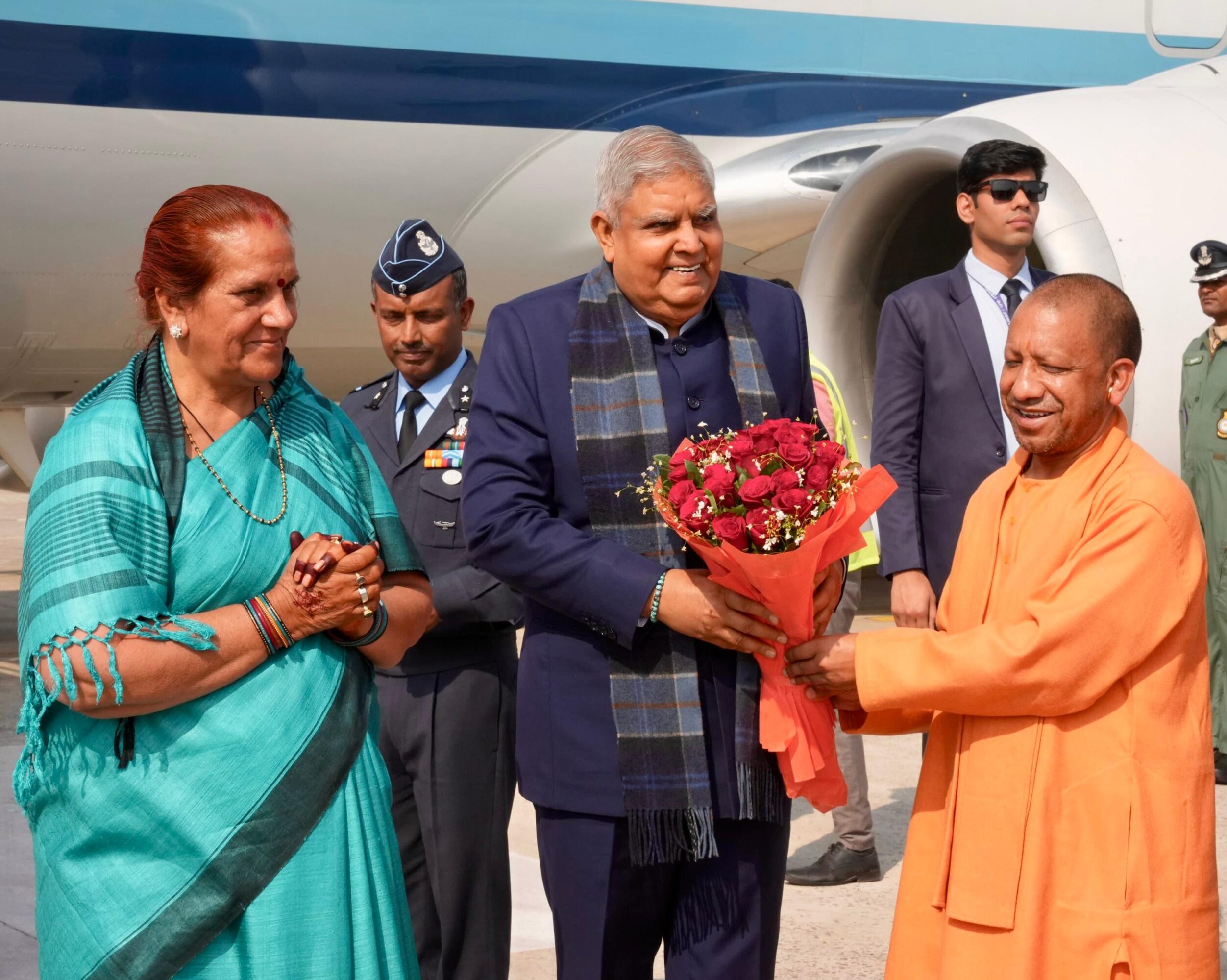 उपराष्ट्रपति जगदीप धनखड़ का प्रयागराज आगमन: मुख्यमंत्री योगी आदित्यनाथ ने किया भव्य स्वागत