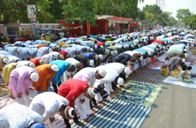 "सड़कों पर नमाज़: धार्मिक स्वतंत्रता या सामाजिक तनाव?"