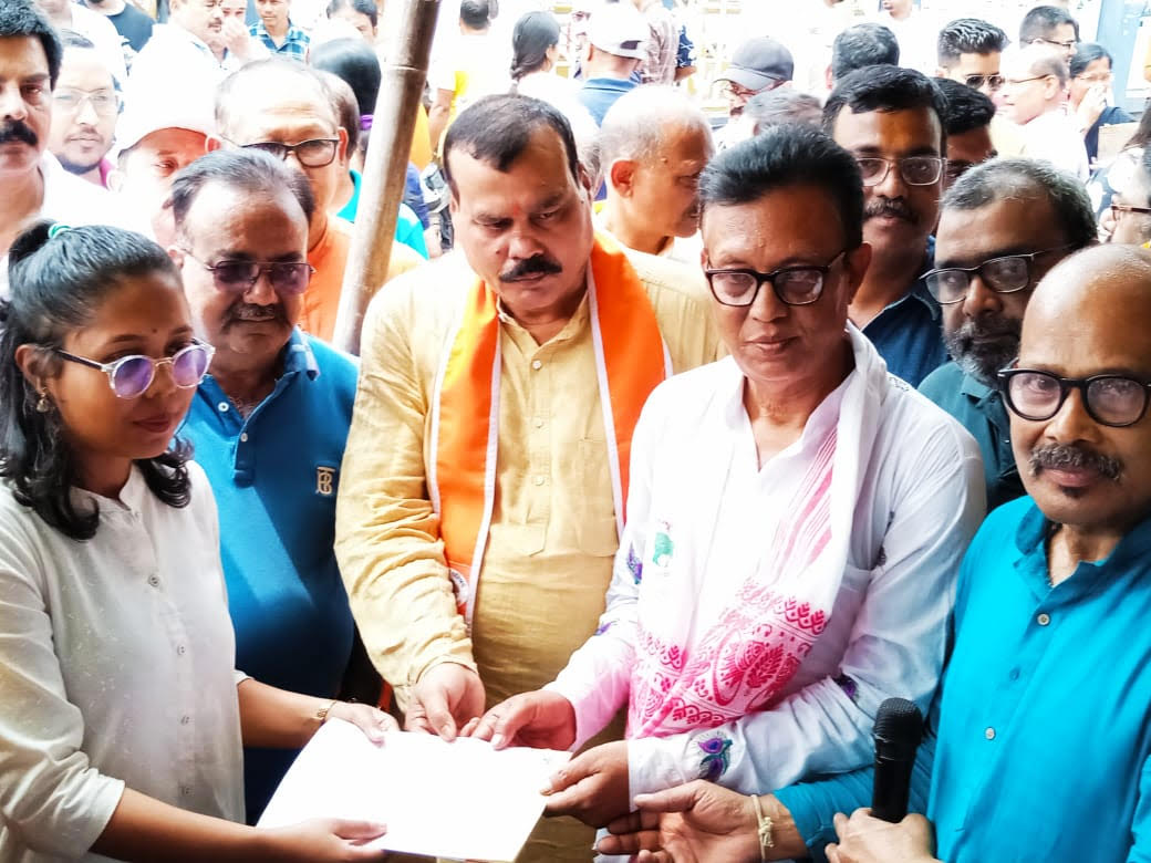 विहिप गुवाहाटी ने पश्चिम बंगाल में हिंसा को लेकर राष्ट्रपति को सौंपा ज्ञापन, राष्ट्रपति शासन की मांग