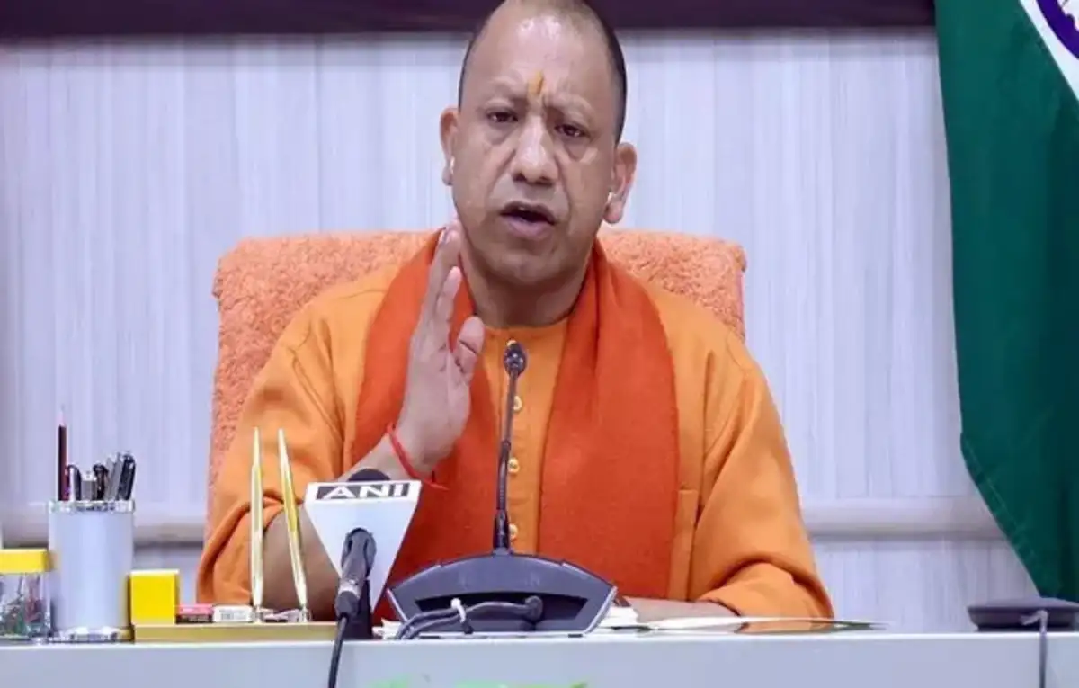 कैसे CM योगी आदित्यनाथ ने “बीमारू” से “विकासशील” उत्तर प्रदेश की नई कहानी लिखी