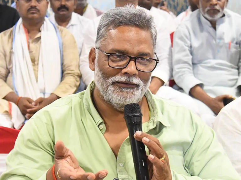 पप्पू यादव का तेजस्वी यादव को 'हेडमास्टर' न बनने की सलाह, कांग्रेस को बताया 'माई-बाप'
