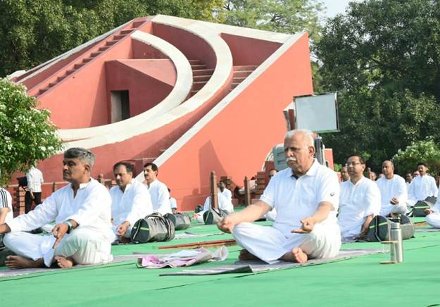 भारतीय परंपरा में रचा-बसा योग: मनोहर लाल के नेतृत्व में जंतर मंतर पर दिखा संस्कृति का संगम