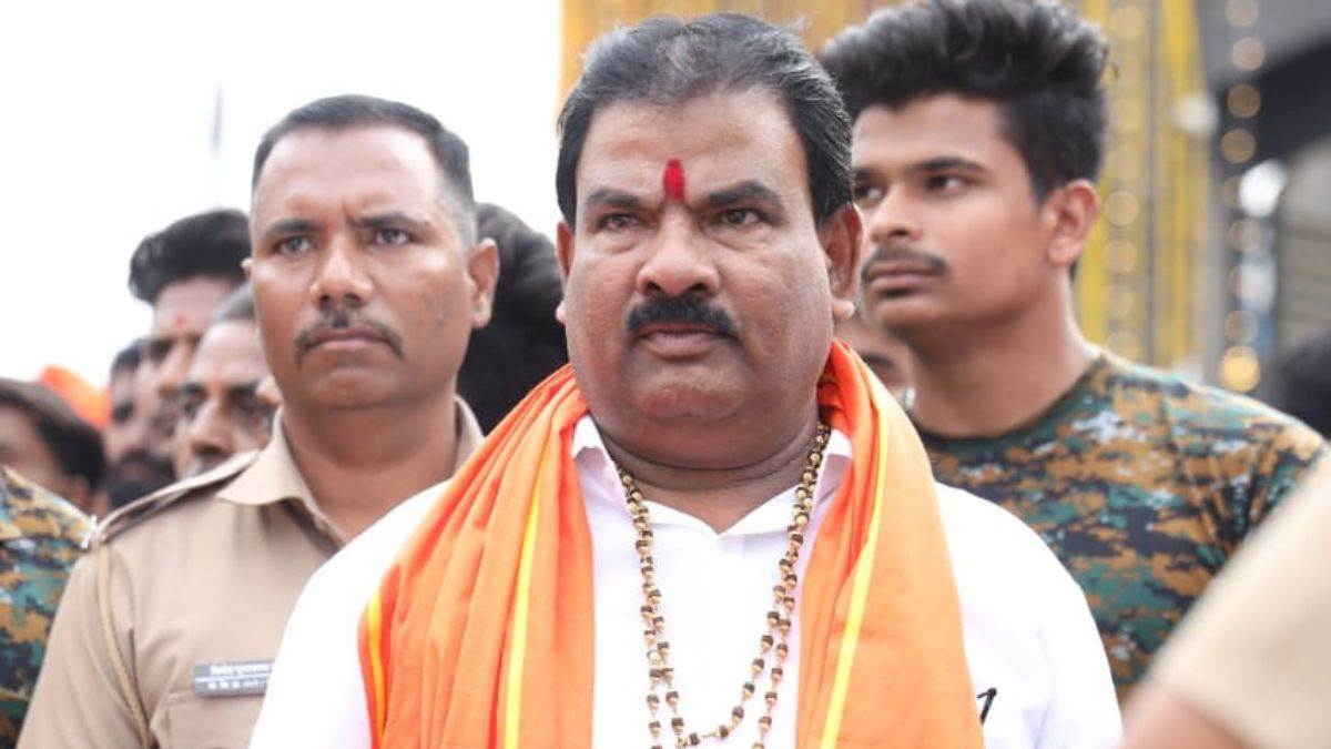बासी खाना मिला तो शिवसेना विधायक ने कैंटीन कर्मचारी को मारा थप्पड़, वीडियो वायरल