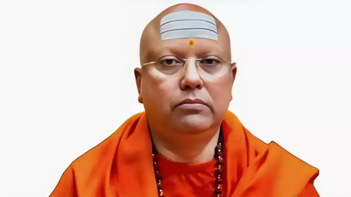 दिल्ली पुलिस ने आगरा से स्वामी चैतन्यनंद सरस्वती को गिरफ्तार किया, मिले फर्जी वीज़िटिंग कार्ड