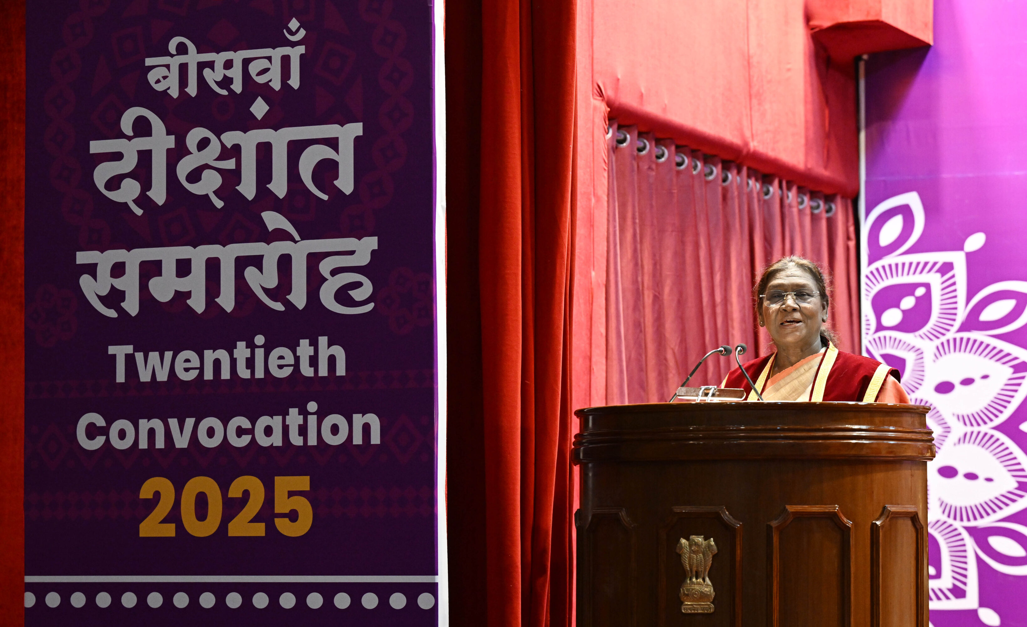 राष्ट्रपति द्रौपदी मुर्मु ने कुमाऊँ विश्वविद्यालय के दीक्षांत समारोह में सम्मिलित हुईं।