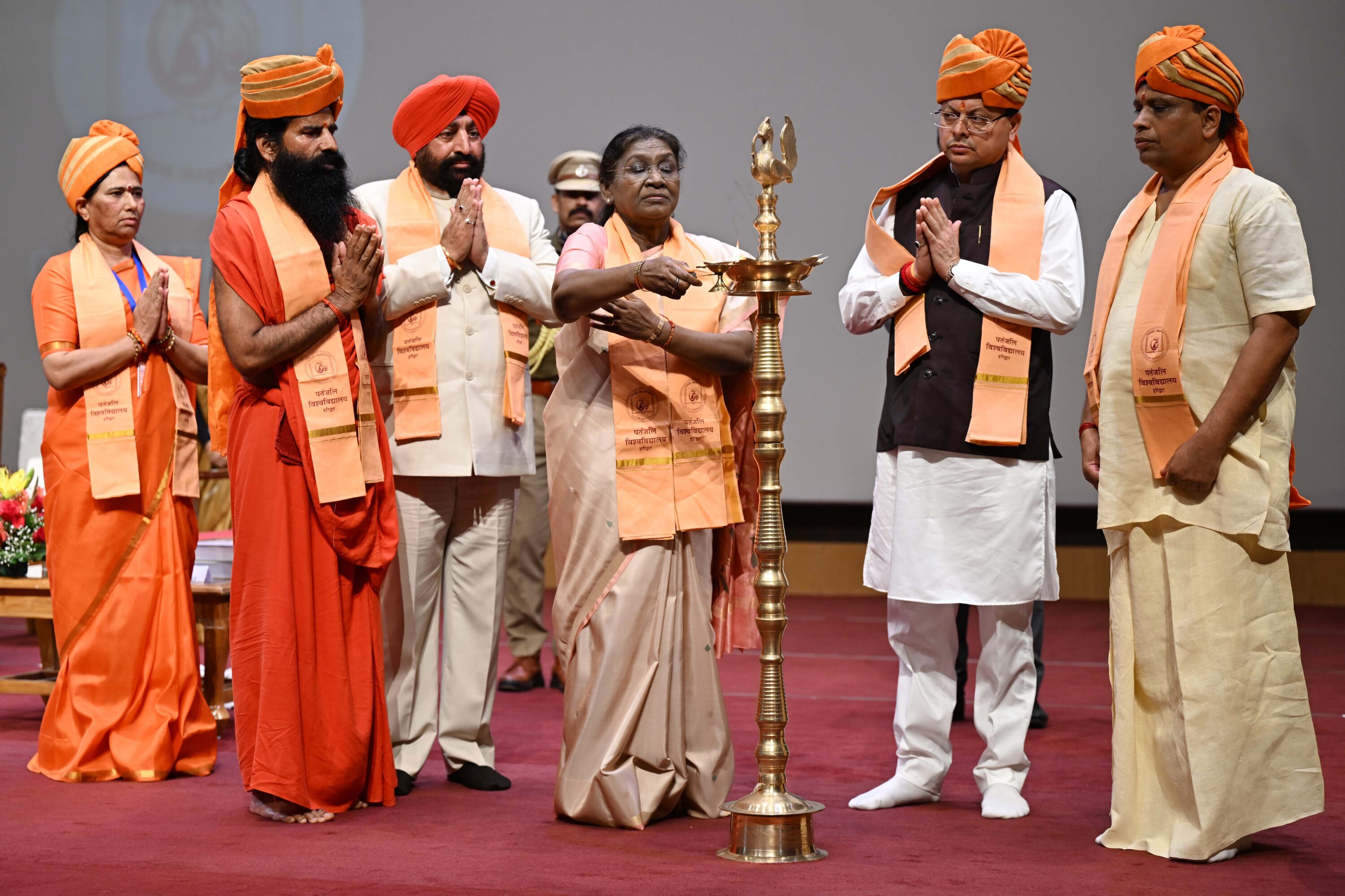 वैदिक ज्ञान और आधुनिक विज्ञान का संगम ही मानवता का भविष्य है, राष्ट्रपति द्रौपदी मुर्मु