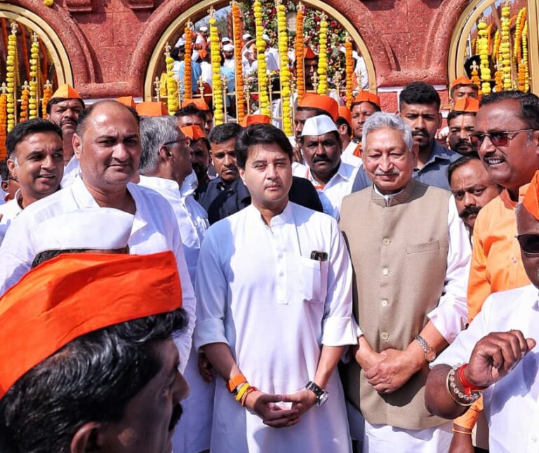 अथानी में शिवाजी महाराज की 25 फीट ऊँची प्रतिमा का अनावरण