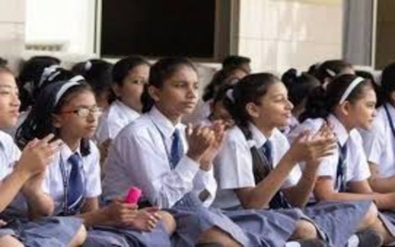 त्रिभाषीय शिक्षा और 'औपनिवेशिक शिक्षा' मानसिकता से ग्रसित माँ-बाप ?