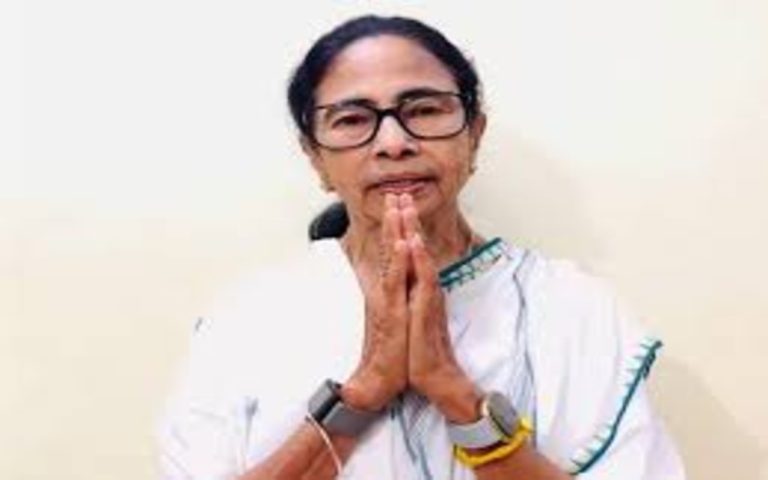 पश्चिम बंगाल में मतगणना के बीच सियासी संग्राम तेज, रुझानों से बदली तस्वीर