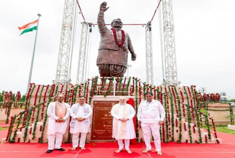 अमित शाह ने चित्तौड़गढ़ में अटल प्रतिमा का अनावरण